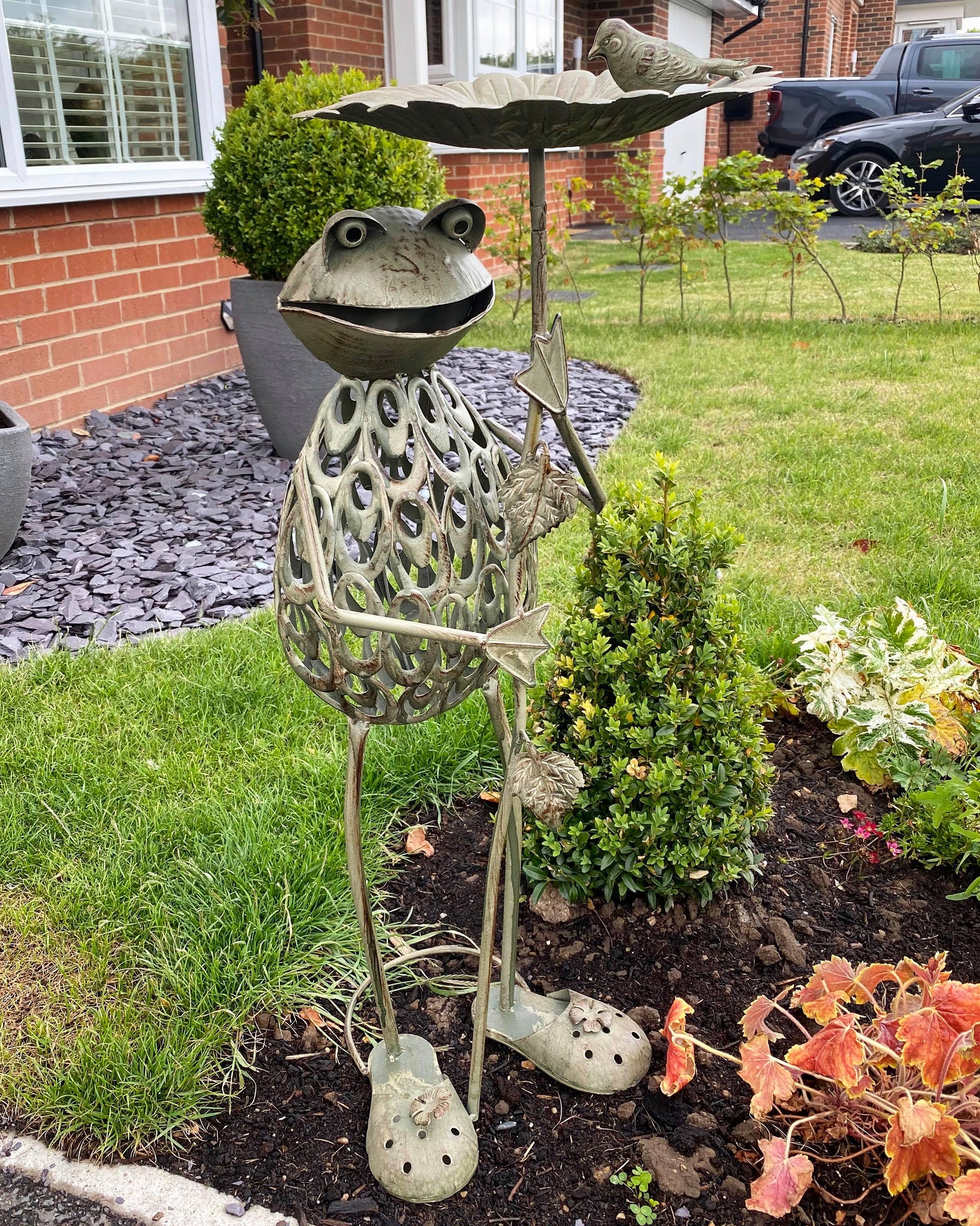 Frog in Crocs Bird Feeder🐸 – Simply Dutch